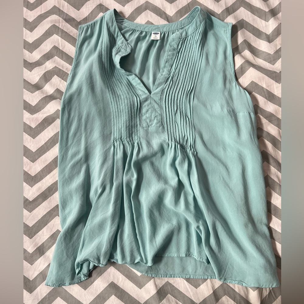 Sleeveless shirt